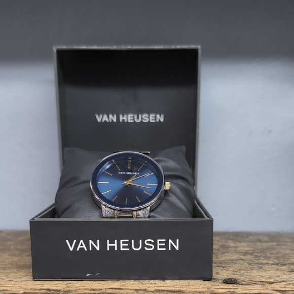 Van Heusen  Men's Watch with Box - Picture 1 of 5